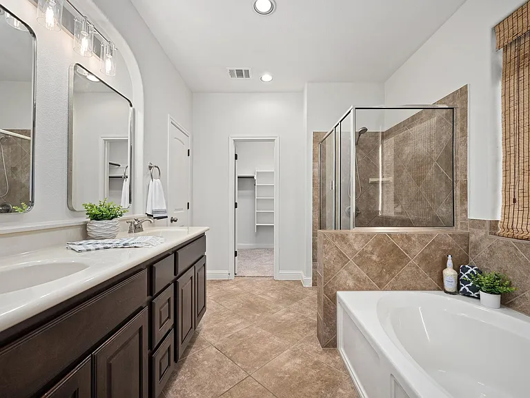 8620 Alophia Dr — Photo 14