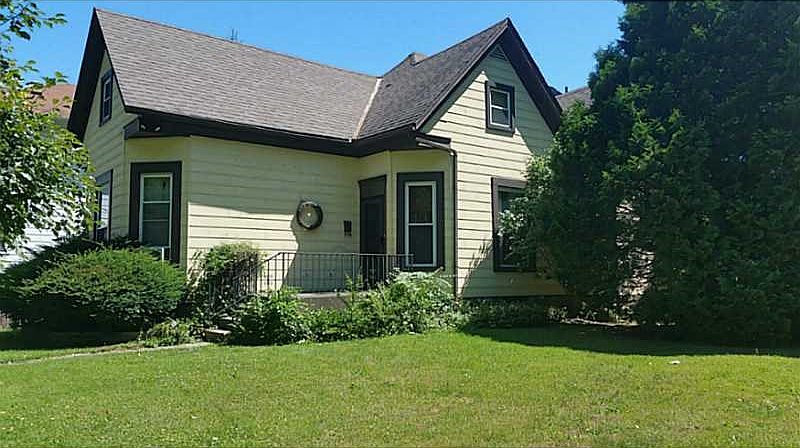 1st image of 892 Crescent Dr