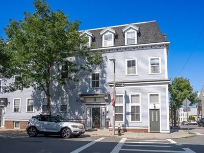 352 W 3rd St APT 9, South Boston, MA, 02127