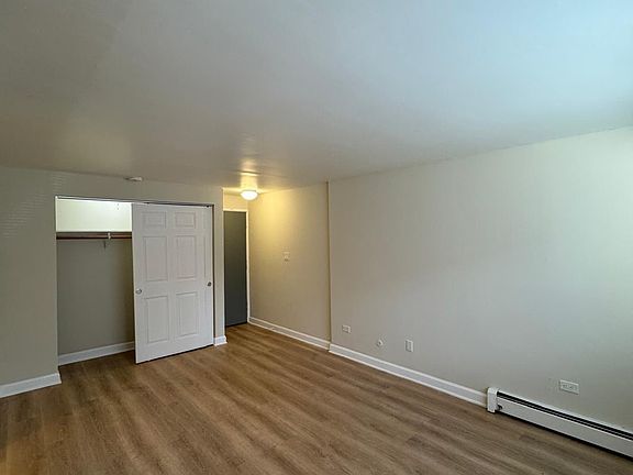 4th image of 5917 N Kenmore Ave APT 102