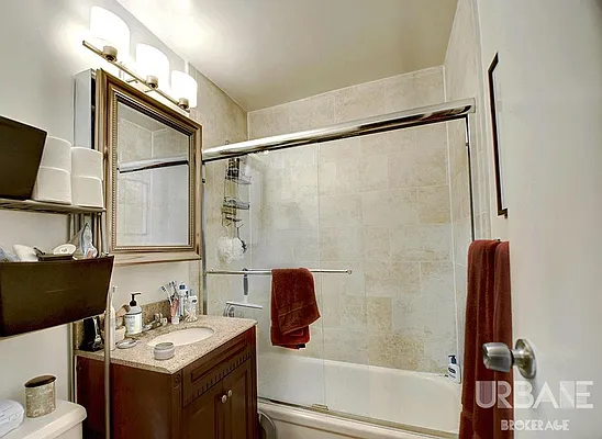 Rented by Urbane Brokerage | media 22