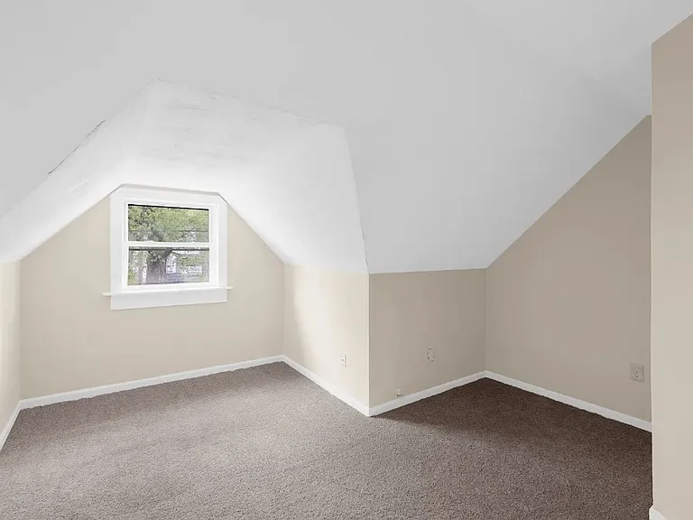 6261 Alexander St — Photo 17