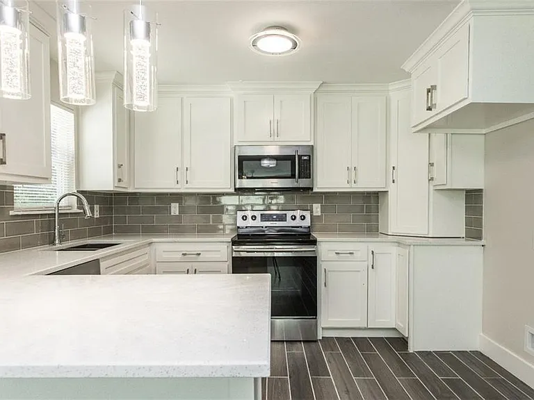 916 S Rosemont Ave — Photo 9