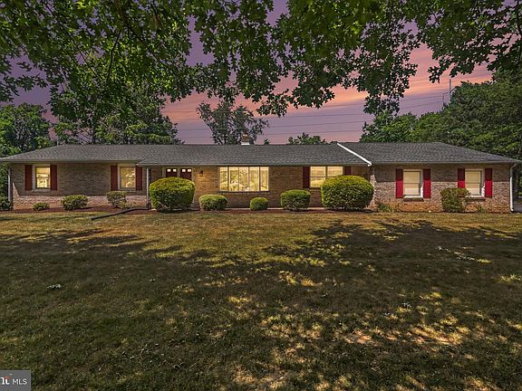 5th image of 1308 Montfort Dr
