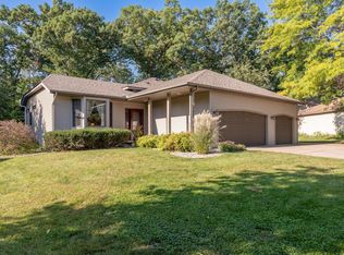 7697 Upper 20th St N, Oakdale, MN 55128