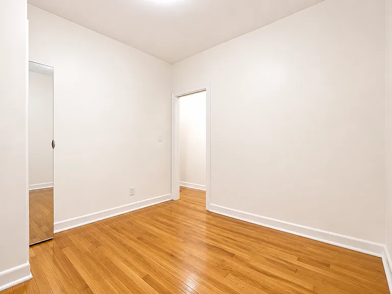 3133 Broadway #6 — Photo 8