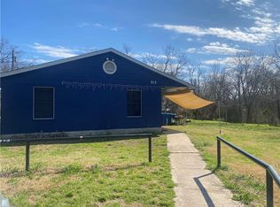 515 Central Ave #B, Elgin, TX 78621