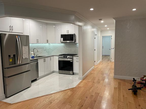 3rd image of 941A Lafayette Ave Floor 1