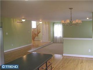 3rd image of 2 Hickory Dr