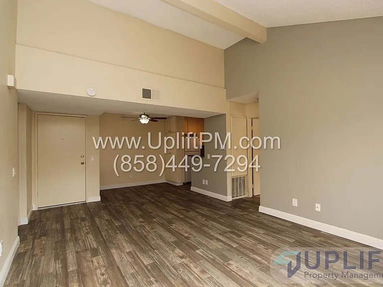 BONITA COURT APARTMENTS — Photo 6