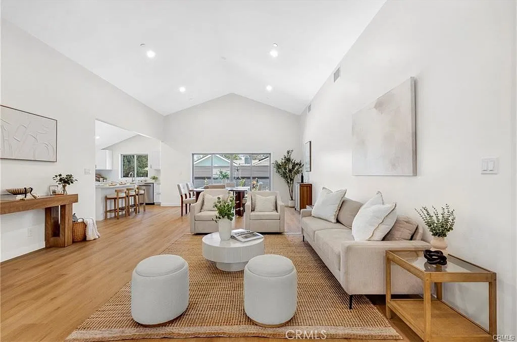 3 bed, 2.5 bath, 1752 sqft, $5,500 — Photo 3