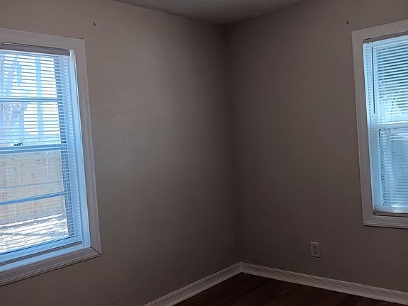 4th image of 3220 6th Ave S