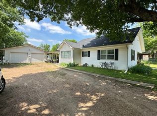 112 S Jackson St, Ladonia, TX 75449