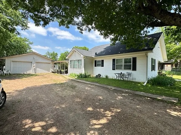 112 S Jackson St, Ladonia, TX 75449
