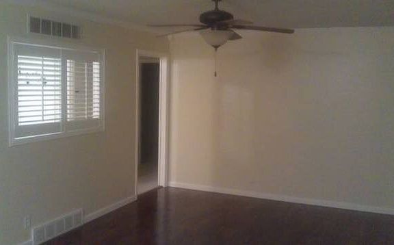 4th image of 10611 Wallace Ave