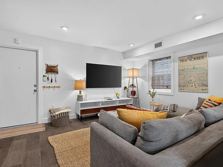 112 Webster Ave #1 — Photo 38