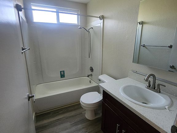 5th image of 647 Dutton Ave #11549988