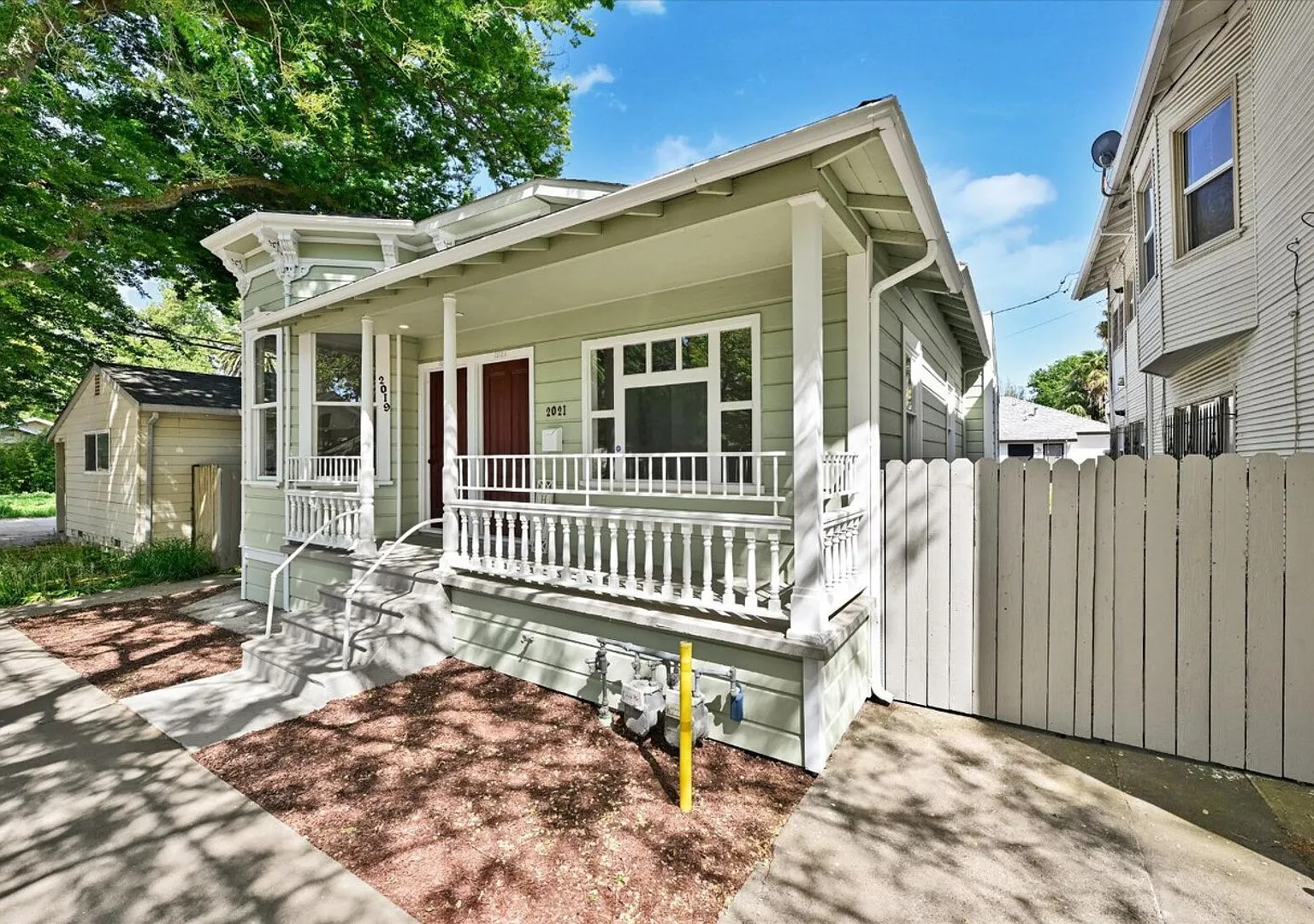 Gorgeous Central Sacramento Flat — Photo 1