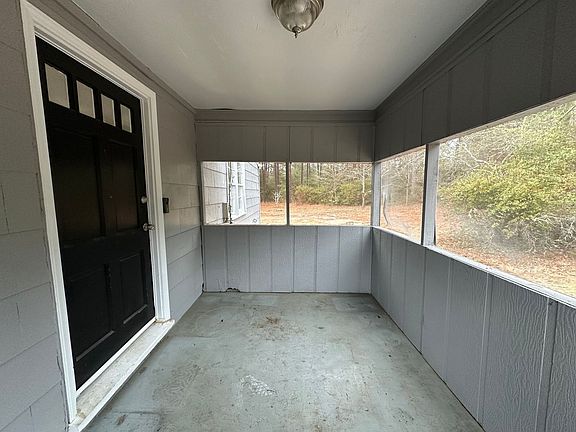 2nd image of 1518 Stansfield Dr