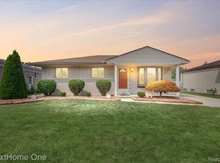 18747 Rosegarden St, Roseville, MI 48066