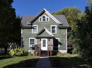 621 9th St S, Moorhead, MN 56560