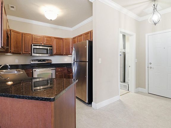 2nd image of 1211 Suncrest Vlg