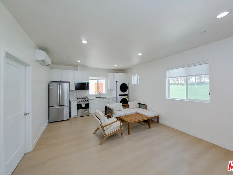 233 N Chicago St — Photo 3