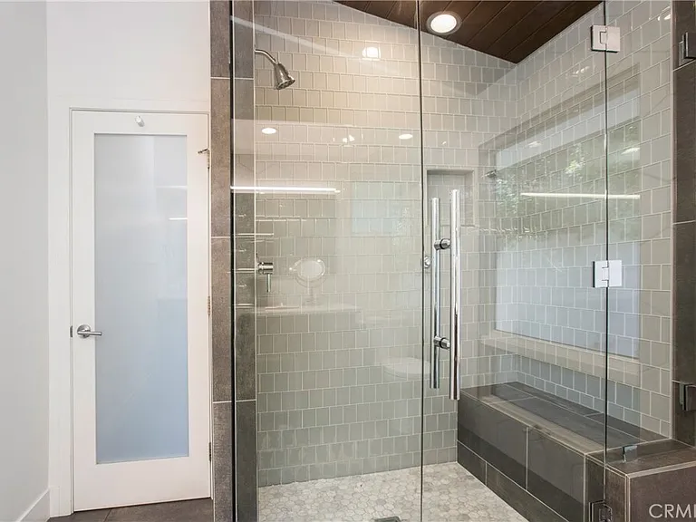 546 Temple Hills Dr — Photo 24