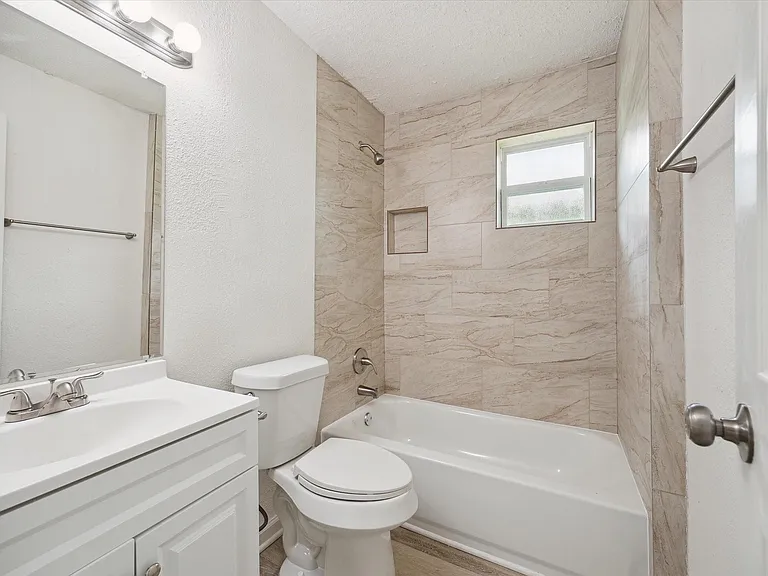 5111 Clover St #B — Photo 8