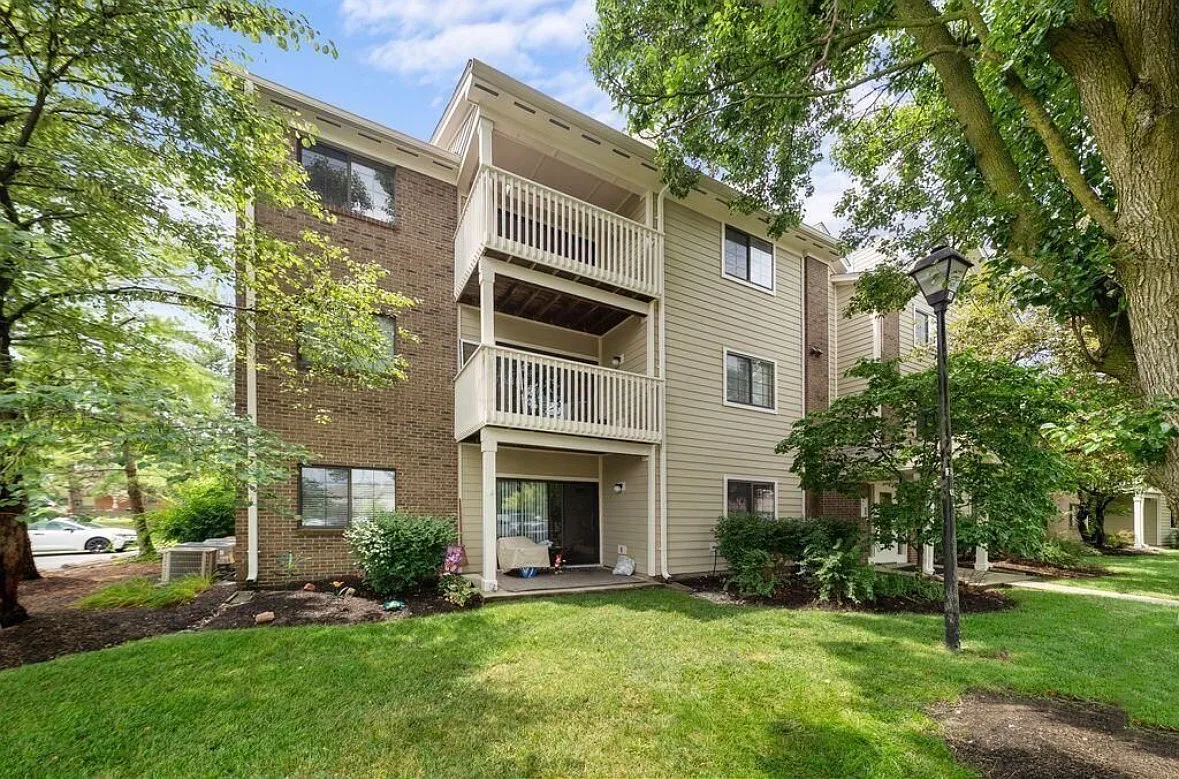 2 bed, 1093 sqft, $1,300 — Photo 2
