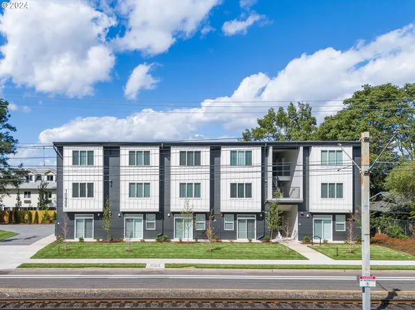 10985 E Burnside St #2, Portland, OR 97216