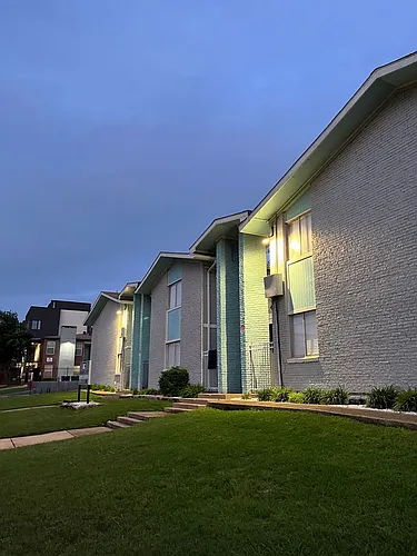 Monarch Court Photo 1