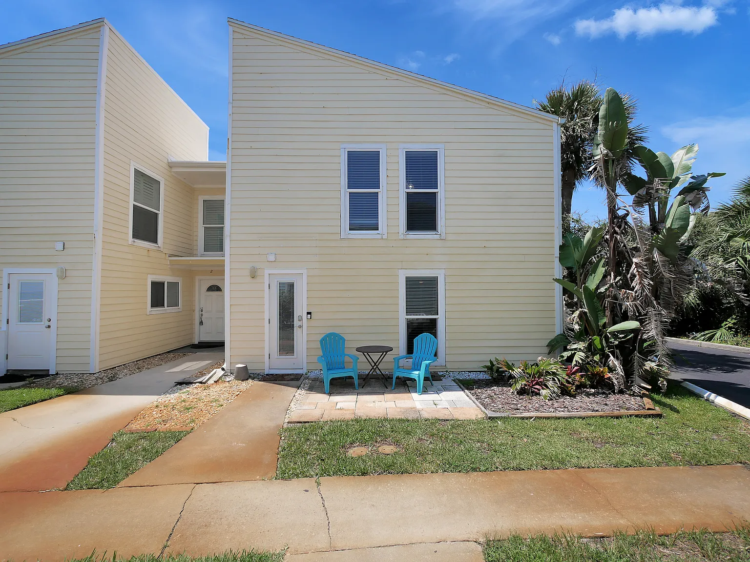 3 bed, 2.5 bath, 1700 sqft, $4,800 — Photo 2