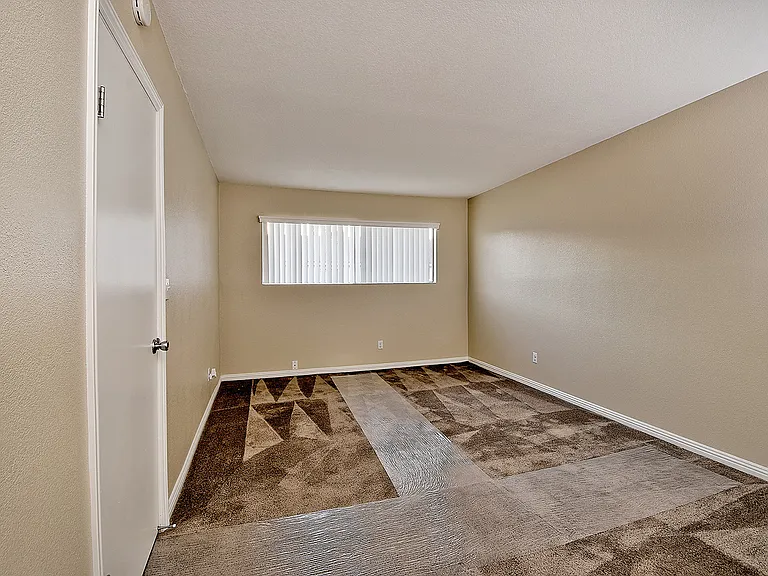 245 E Lincoln Ave — Photo 14