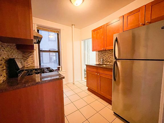 5th image of 31-70 37th St #1R
