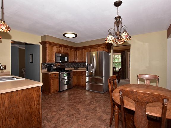 2nd image of 9052 Skyline Dr