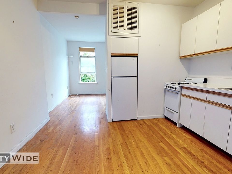 2nd image of 26 King St APT 19