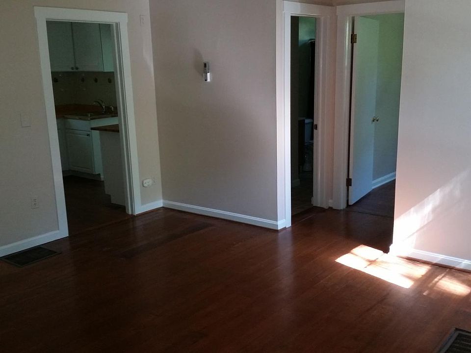 2nd image of 1922 Lindamoor Ln #A