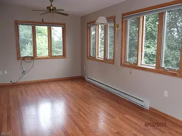 52 Ann St, Dover, NJ 07801