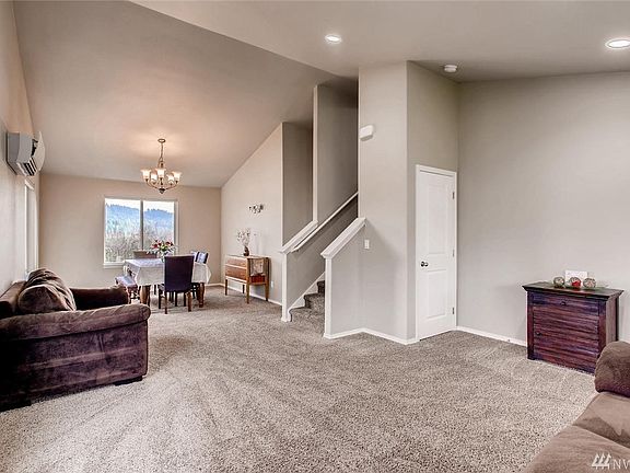5th image of 22506 Cedarview Dr E