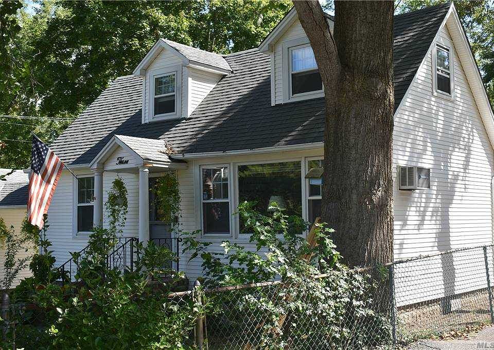 1st image of 3 Glen Dr