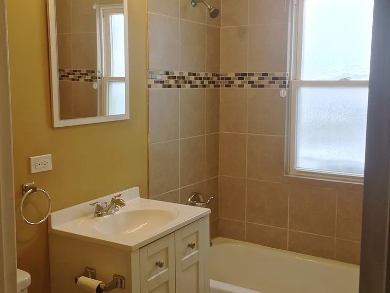 1641 W 77th St #2 — Photo 8