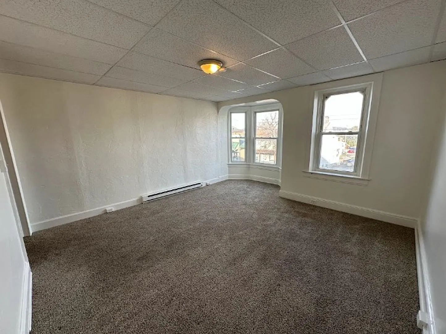 1050 N George St — Photo 3