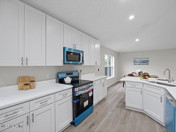 3rd image of 4098 BROAD CREEK Lane