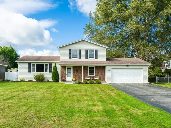 61 Olde Tavern Cir, Rochester, NY 14612
