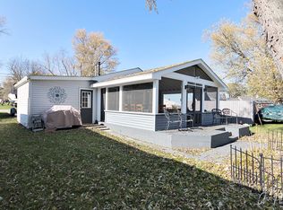 2816 Shorewood Dr, McHenry, IL 60050