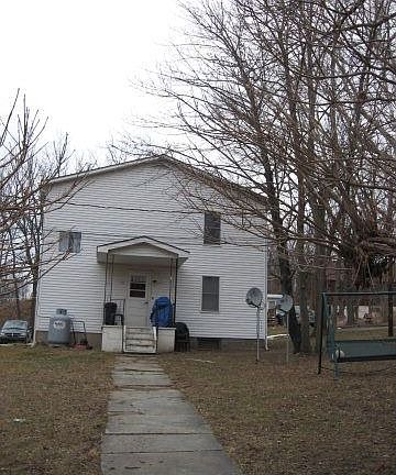 2nd image of 954 Lacey St