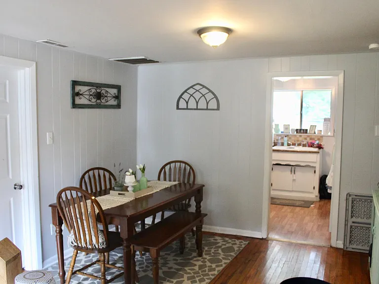5203 Lester St — Photo 4
