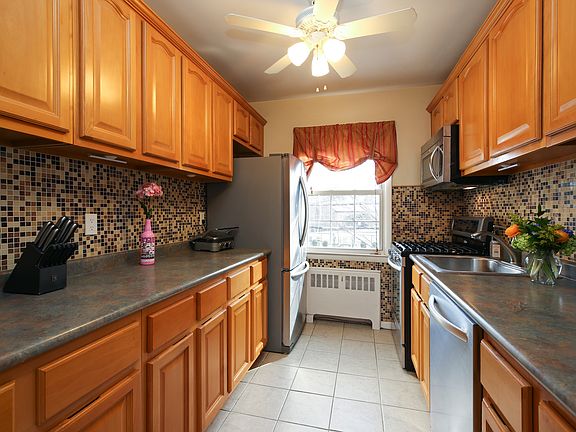 4th image of 13 Fieldstone Dr APT 132
