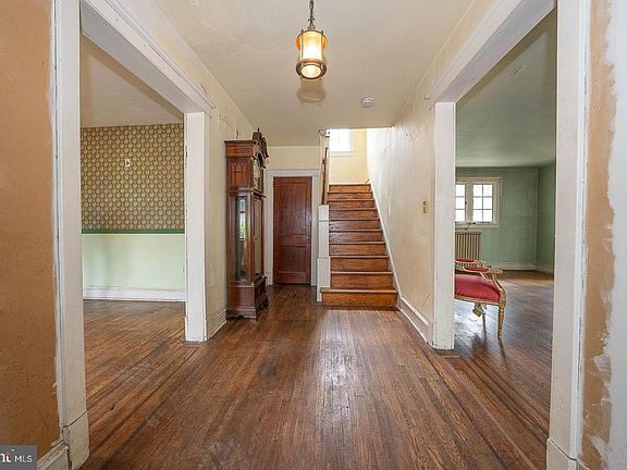 4th image of 538 Brookline Blvd